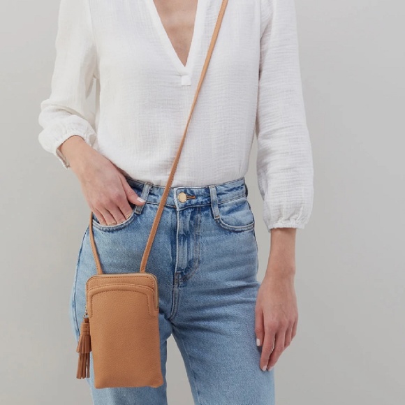 Hobo Nila Pebbled Leather Phone Crossbody in Sandstorm NEW - Picture 2 of 4